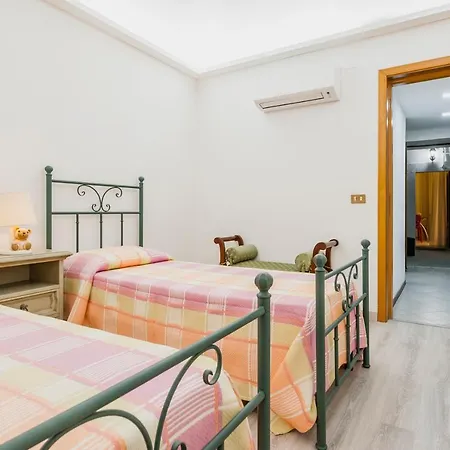 Centro, Stile Siciliano, Balconi E Terrazzino Interno Parcheggio Alfycodindia * Catania